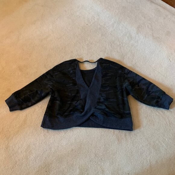 ANAMA Camo Open Back Sweatshirt - Picture 5 of 7